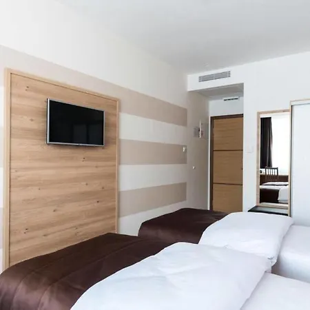Novitas 3*