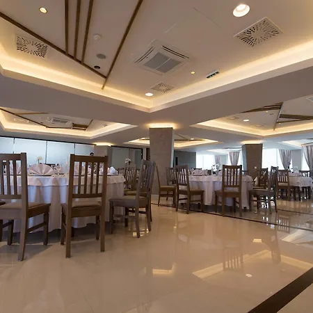 Отель Novitas Ливно